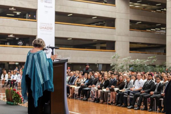 02-rectora-discurso3FC16C03-681E-9AA8-CA15-22187144C535.jpg